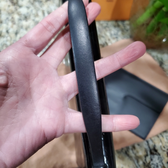 Pre-love own  Louis Vuitton pochette handbag. - Picture 14 of 16